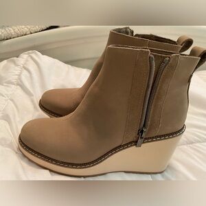 Toms wedge. Size 7